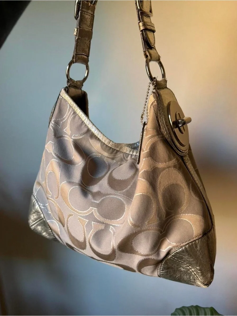 coach shoulder bag in silver and grey